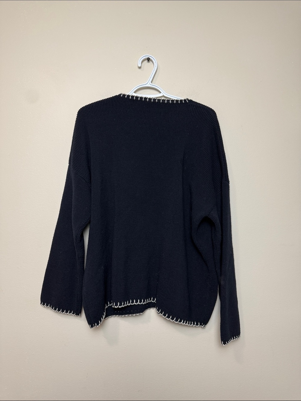 Zara Black V-Neck oversized thick Sweater with White Contrast Stitching size s - Picture 2 of 7